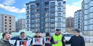 Sel felaketinin ortasında işten çıkarılan TOKİ işçileri direnişe geçti: 3 aydır verilmeyen maaşlarımız derhal ödensin